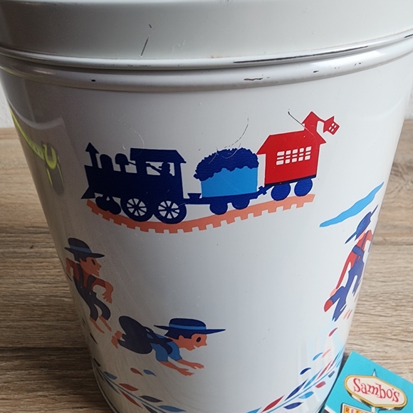 VINTAGE Pennsylvania Dutch Amish White Schoolyard Round Tin Lidded Canister - Picture 8 of 11